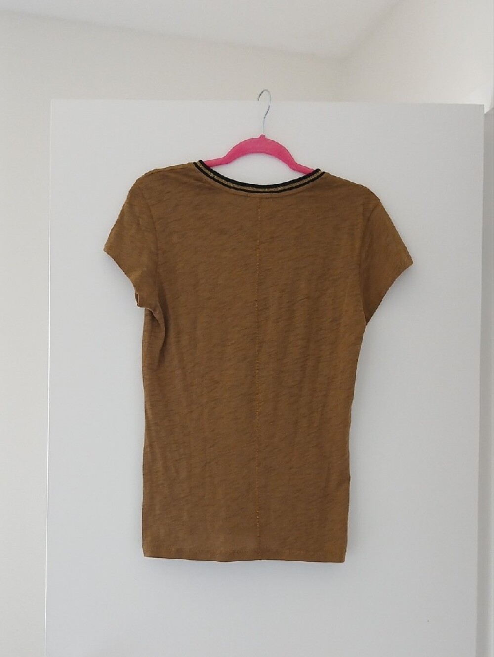 Goldie Short-Sleeve Crewneck Tee with Gold And Black Trim Nwot M - Picture 2 of 4